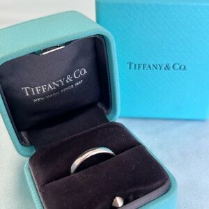 Tiffany Forever
Wedding Band Ring in Platinum, 3 mm Wide